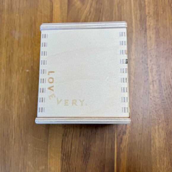 LOVEVERY Magic Tissue Box Montessori Wooden Toy Box With Lid & Colorful Tissues - Picture 7 of 12